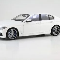 BMW 5 Series (G30) Mineral White 1/18 Diecast Model Car By Kyosho