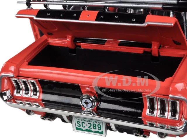 1967 Ford Mustang Coupe "Ski Country Special" Aspen Red With Black Stripes And Black Vinyl Roof And A Pair Of Skies 1/18 Diecast Model Car By Greenlight 5 1967 Ford Mustang Coupe "Ski Country Special" Aspen Red With Black Stripes And Black Vinyl Roof And A Pair Of Skies 1/18 Diecast Model Car By Greenlight - Image 3